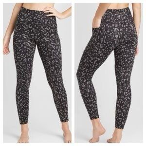 🎄JoyLab Leopard Leggings